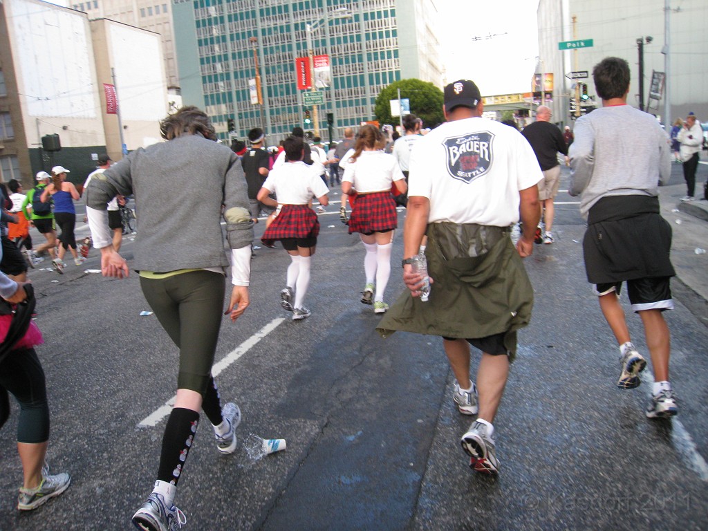 2011 Bay to Breakers Sunday 0300.JPG - I was able to participate in the 2011, 100th anniversary of the San Francisco Bay to Breakers 12K race. A great weekend for sight seeing and racing.